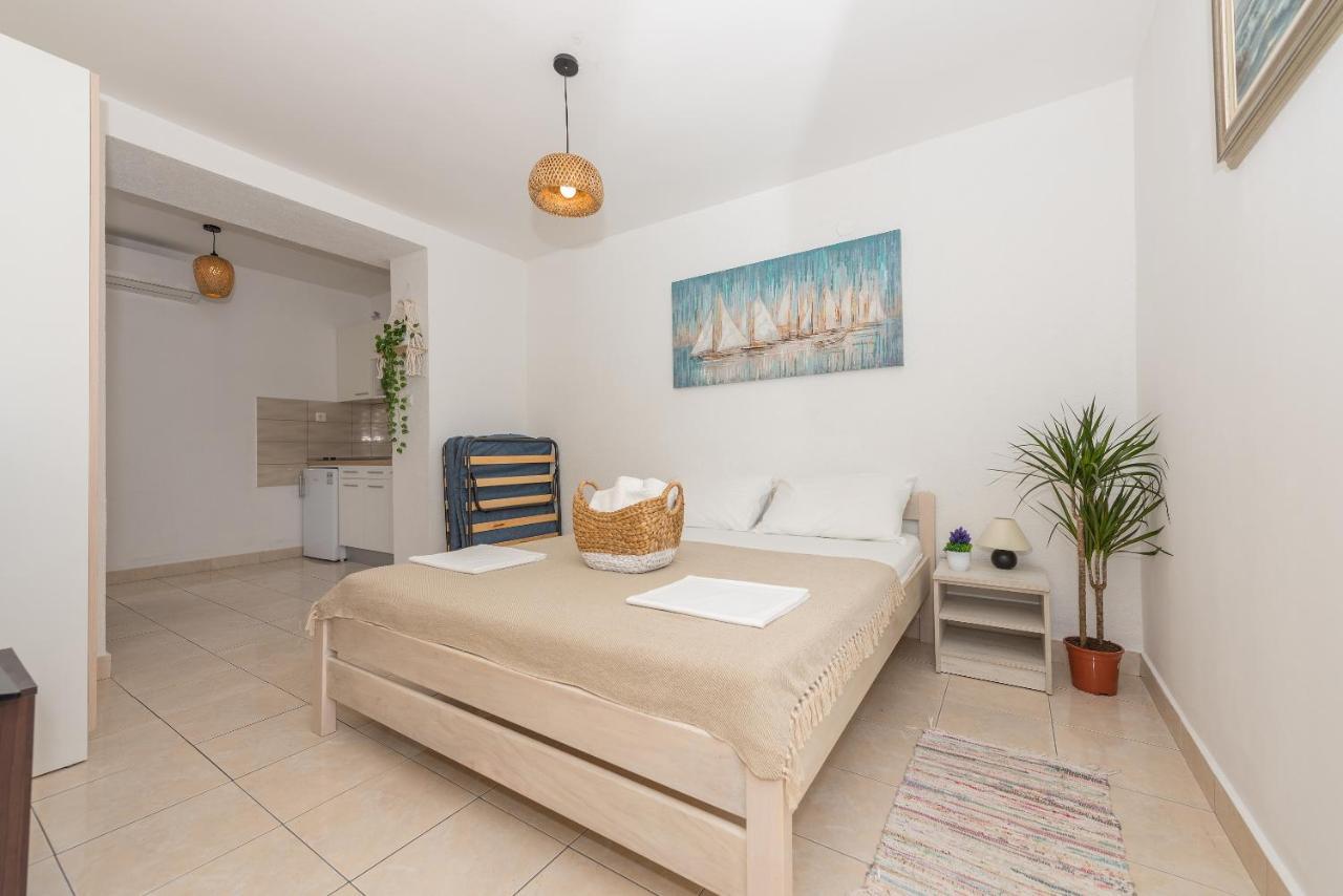 Apartmani Vukusic Promajna Ngoại thất bức ảnh
