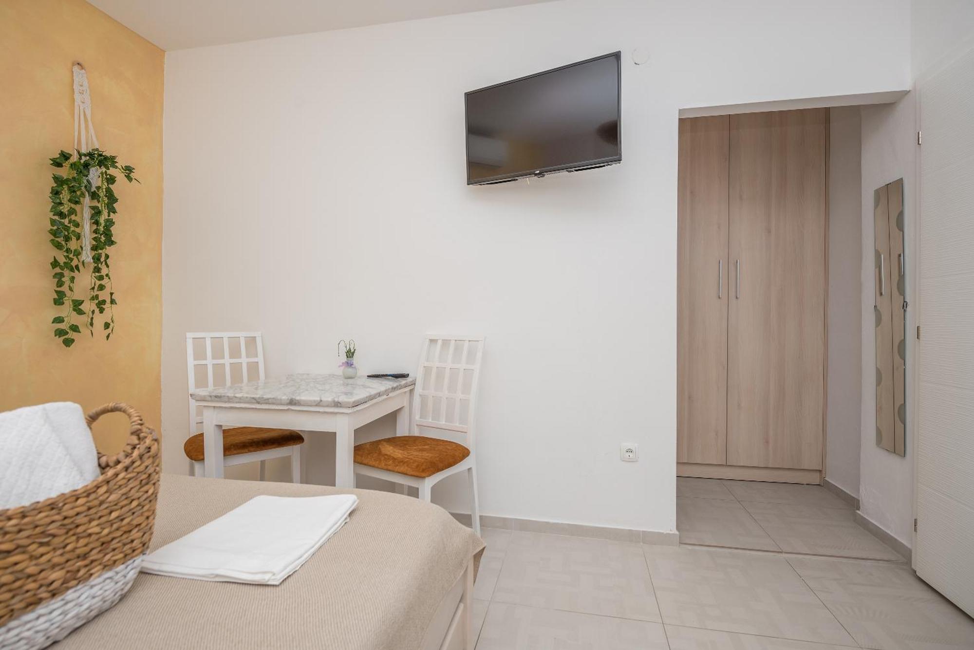 Apartmani Vukusic Promajna Ngoại thất bức ảnh