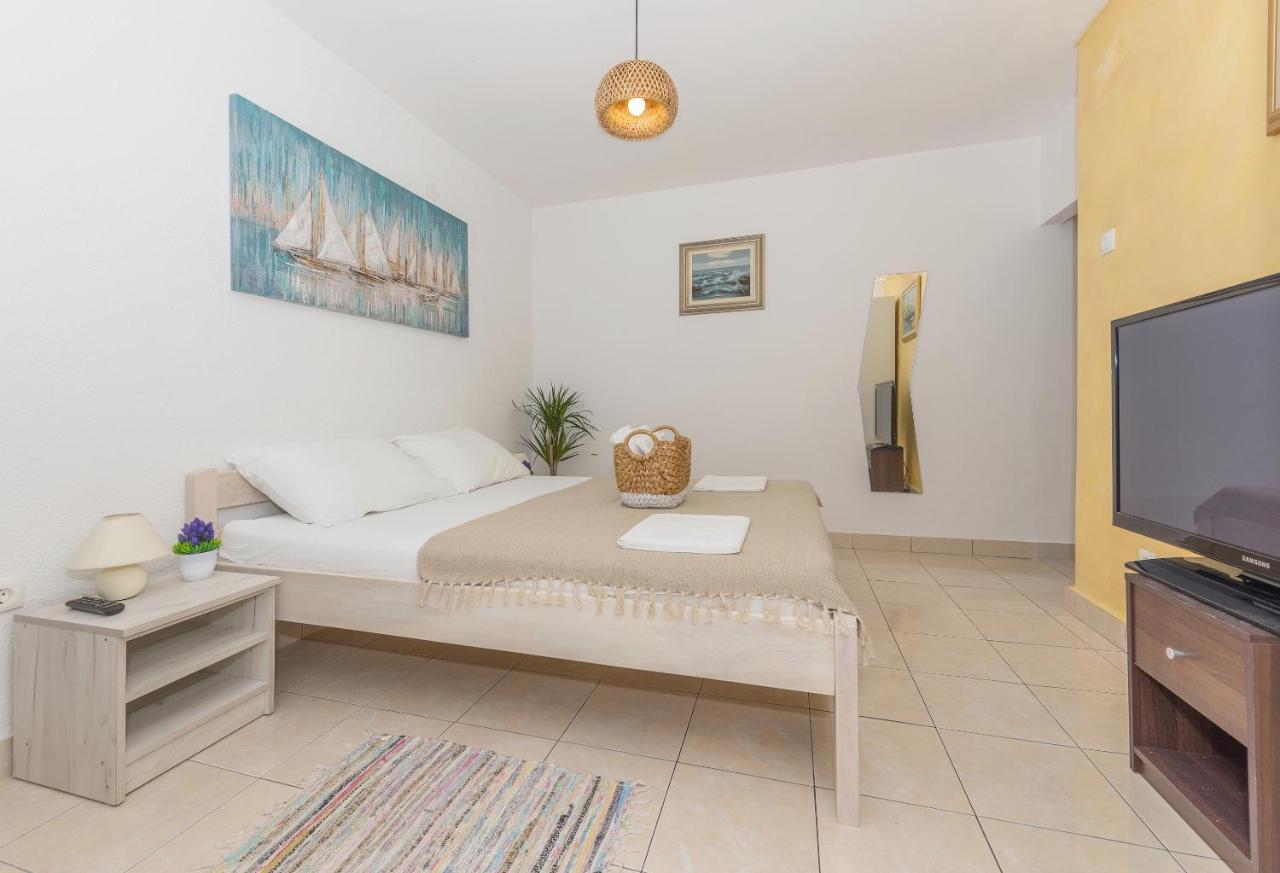 Apartmani Vukusic Promajna Ngoại thất bức ảnh