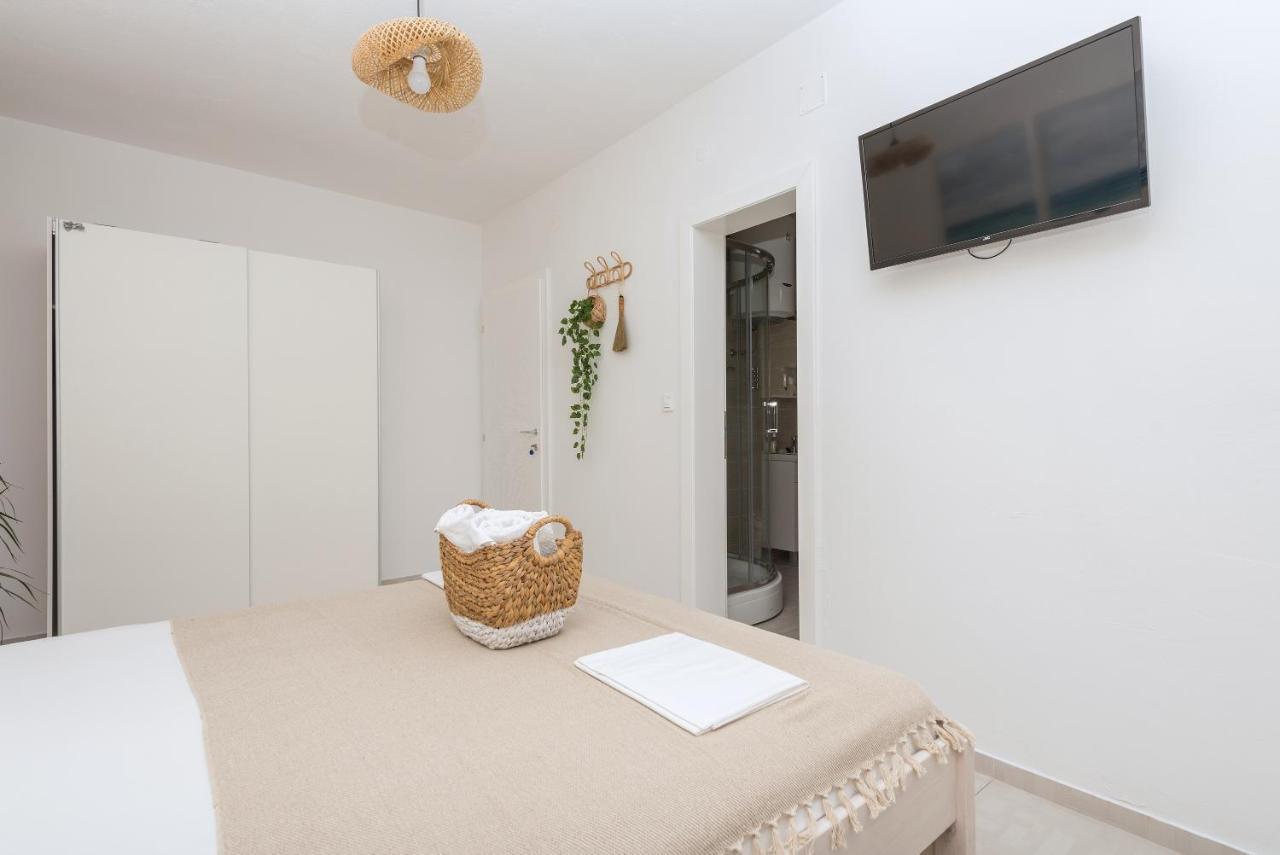 Apartmani Vukusic Promajna Ngoại thất bức ảnh
