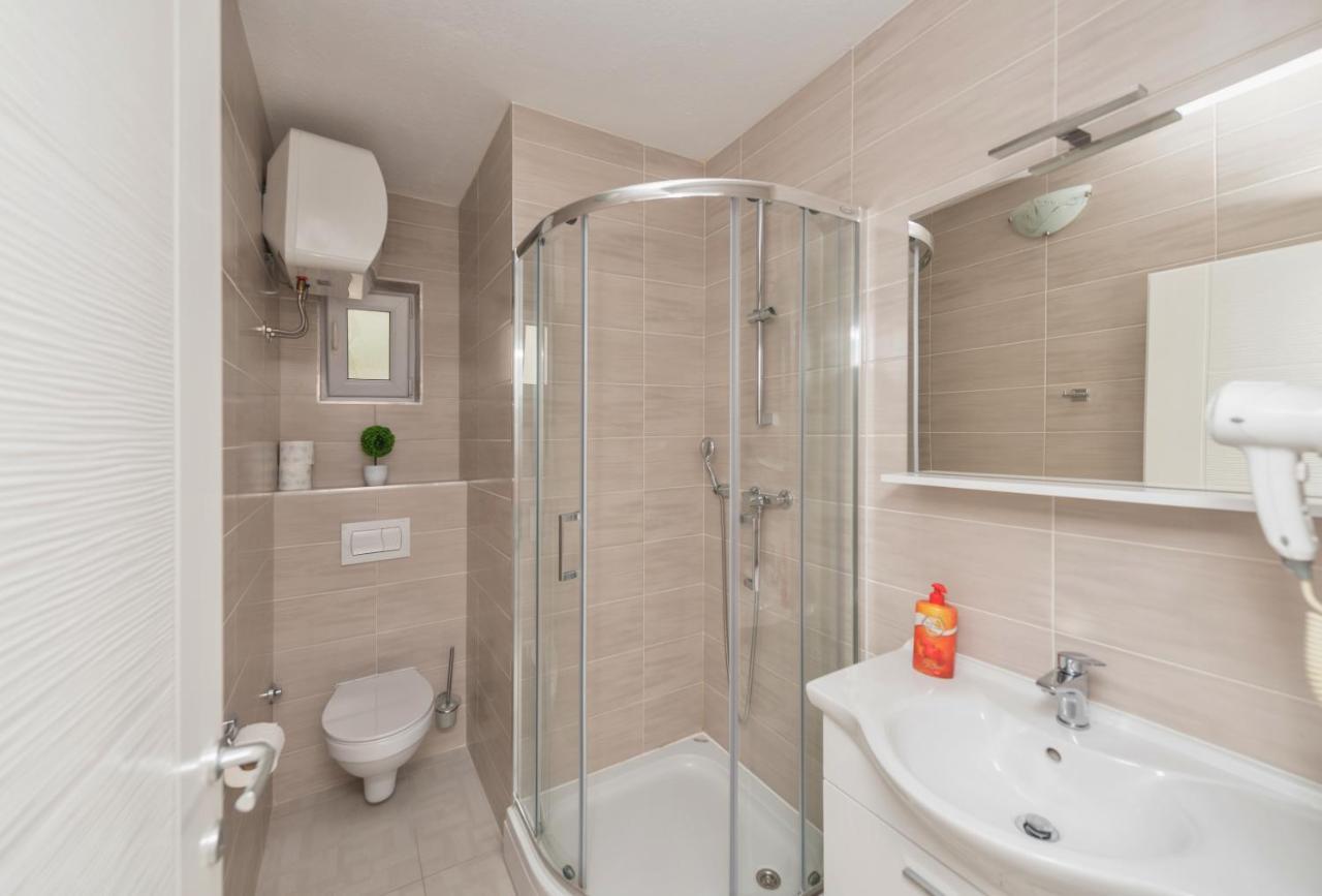 Apartmani Vukusic Promajna Ngoại thất bức ảnh