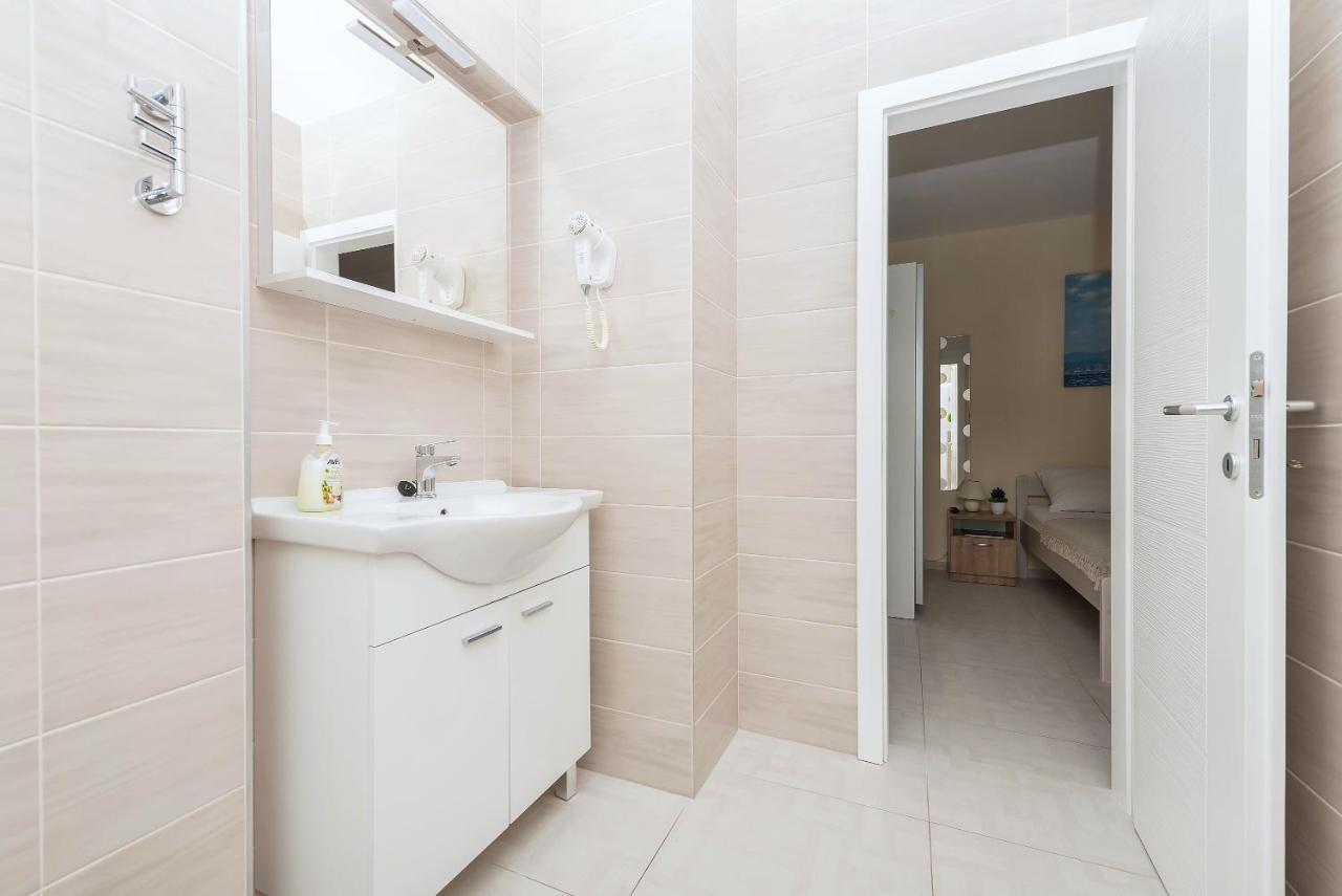 Apartmani Vukusic Promajna Ngoại thất bức ảnh