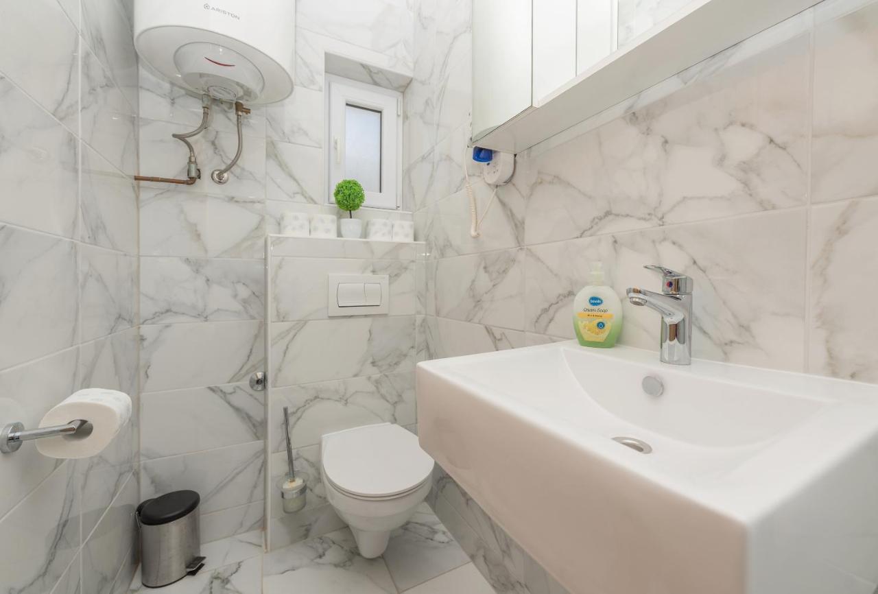 Apartmani Vukusic Promajna Ngoại thất bức ảnh