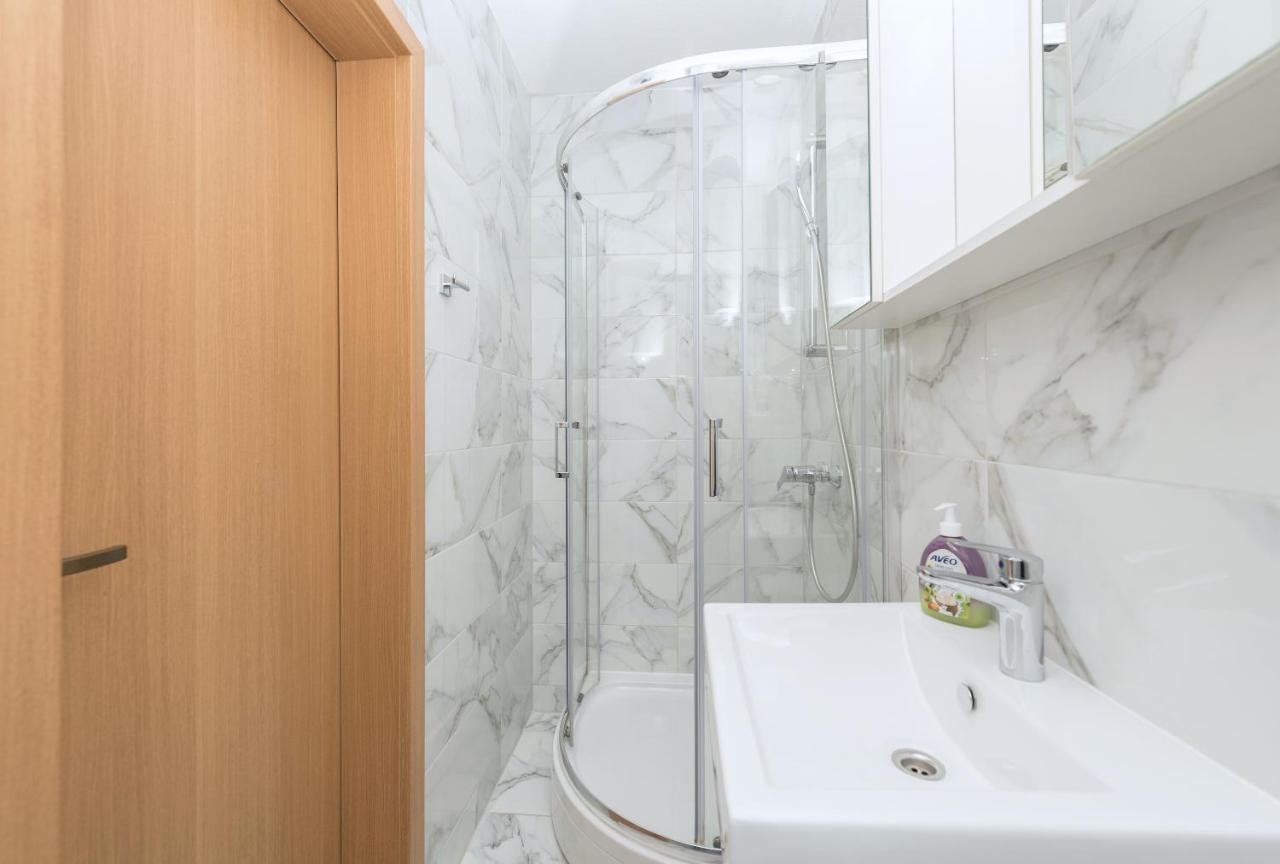 Apartmani Vukusic Promajna Ngoại thất bức ảnh