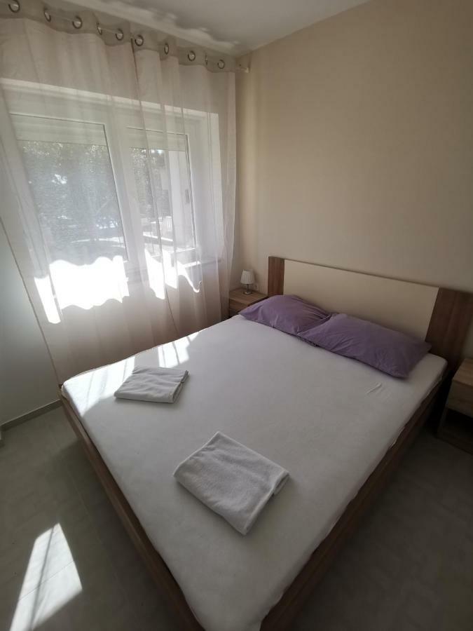 Apartmani Vukusic Promajna Ngoại thất bức ảnh